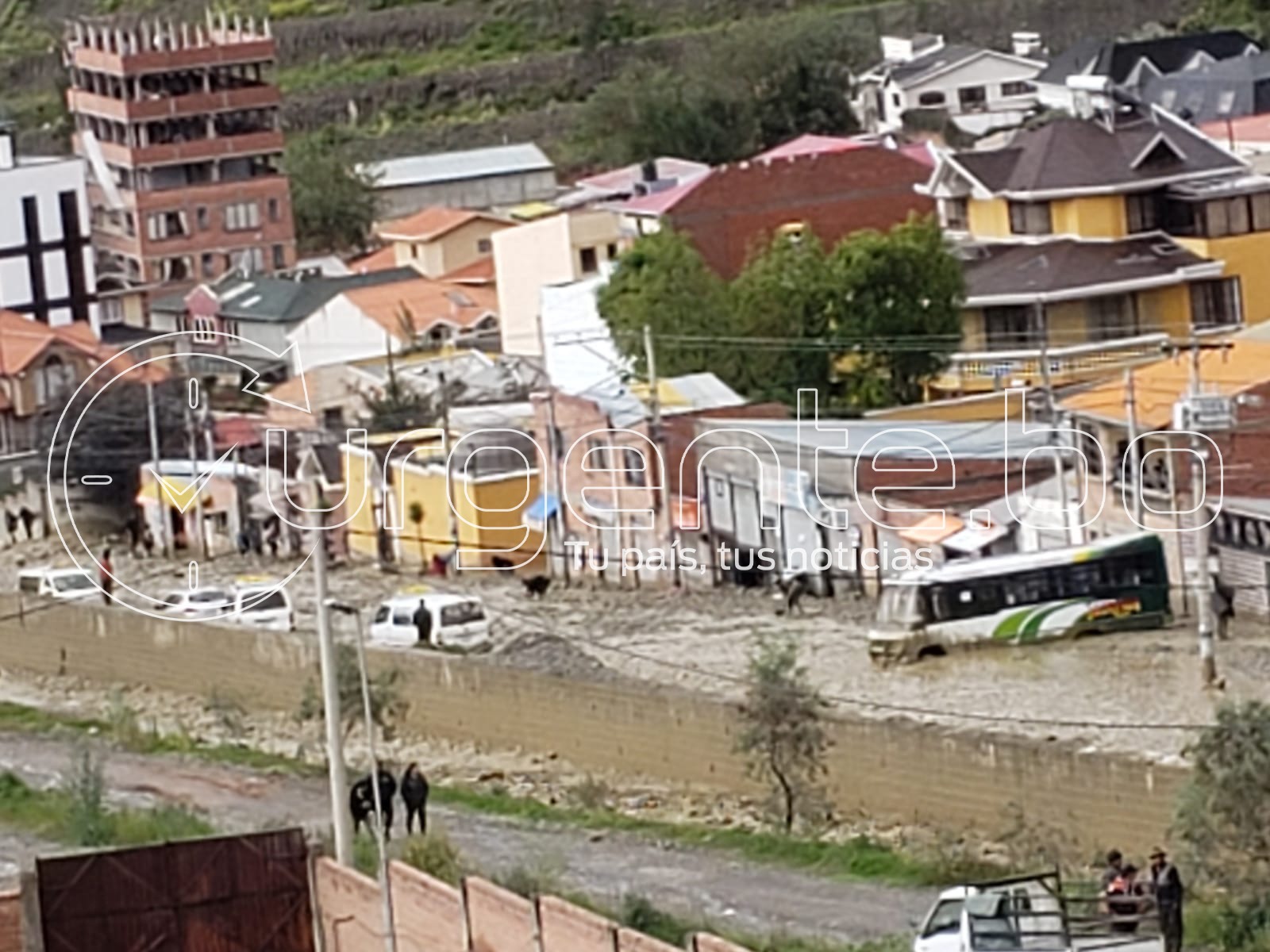 Reportan Desborde Del R O Aruntaya En La Paz Varios Veh Culos Fueron