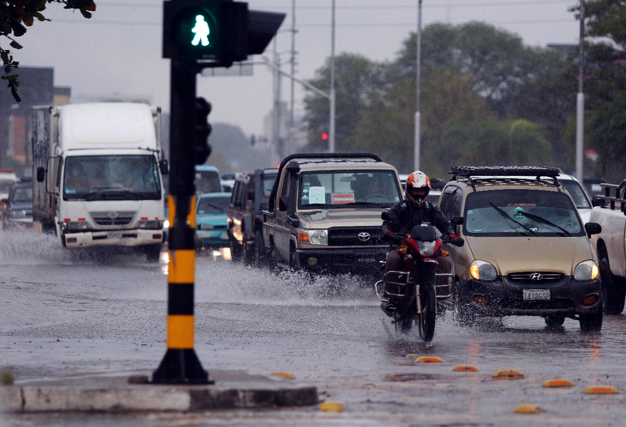 Lluvias afectan rutas de La Paz y Santa Cruz Urgentebo