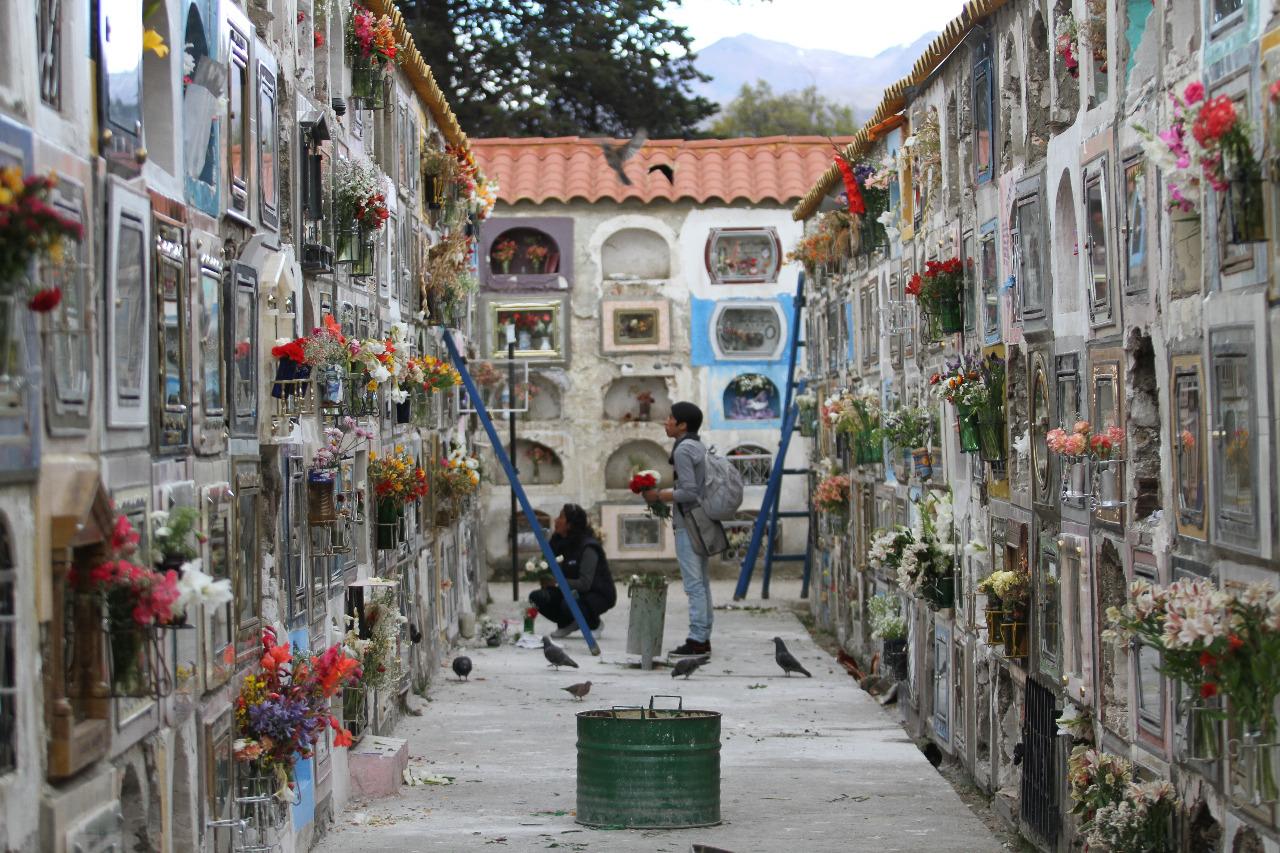 Entierros Masivos Funerarias Prevén Colapso De Cementerios De La Paz Y El Alto En Dos Semanas